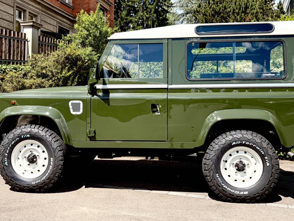 Bild 2/19 von Land Rover 90 (1987)