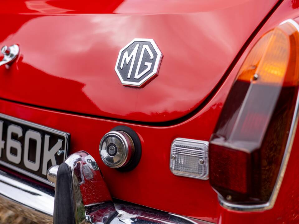 Image 16/39 de MG MGB GT (1972)