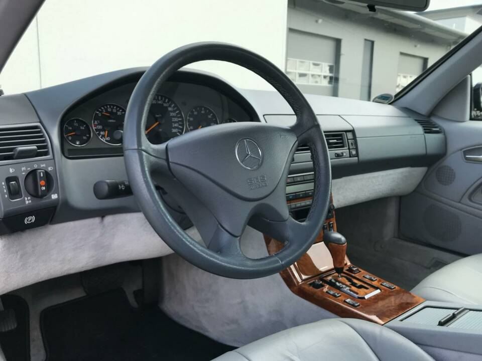 Imagen 9/19 de Mercedes-Benz SL 280 (1999)