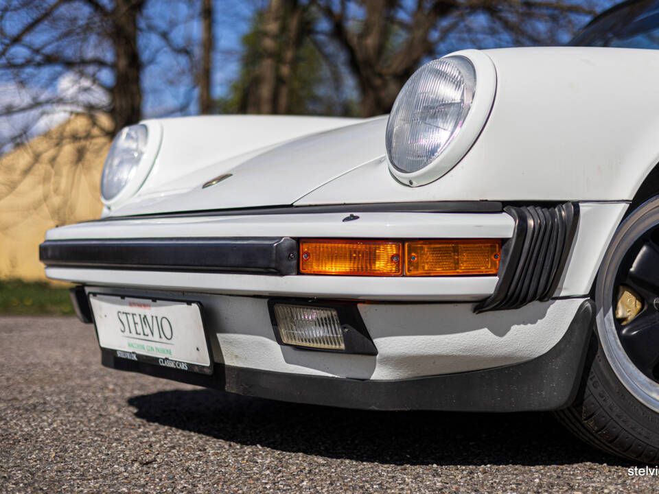 Image 21/45 of Porsche 911 Carrera 3.2 (1984)