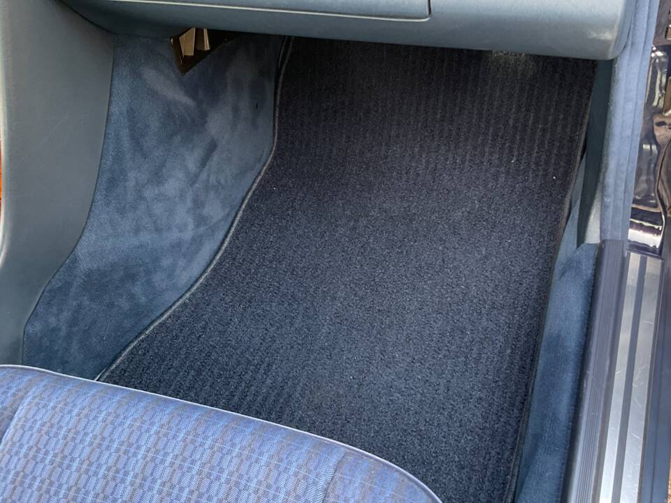 Image 67/149 of Mercedes-Benz 320 TE (1993)