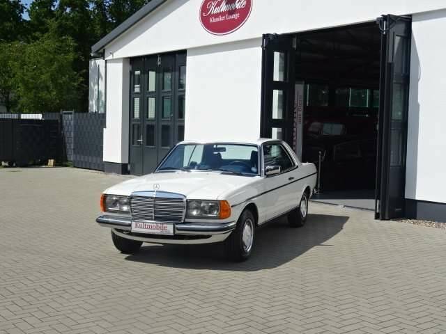 Afbeelding 2/26 van Mercedes-Benz 230 C (1978)