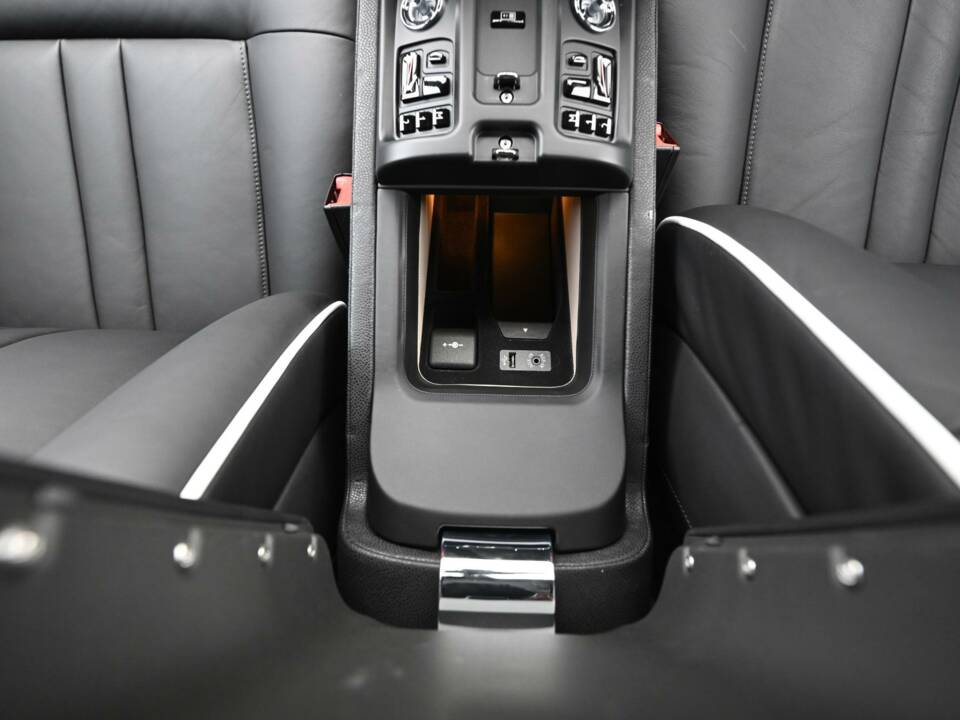 Image 43/50 of Rolls-Royce Phantom VII (2016)