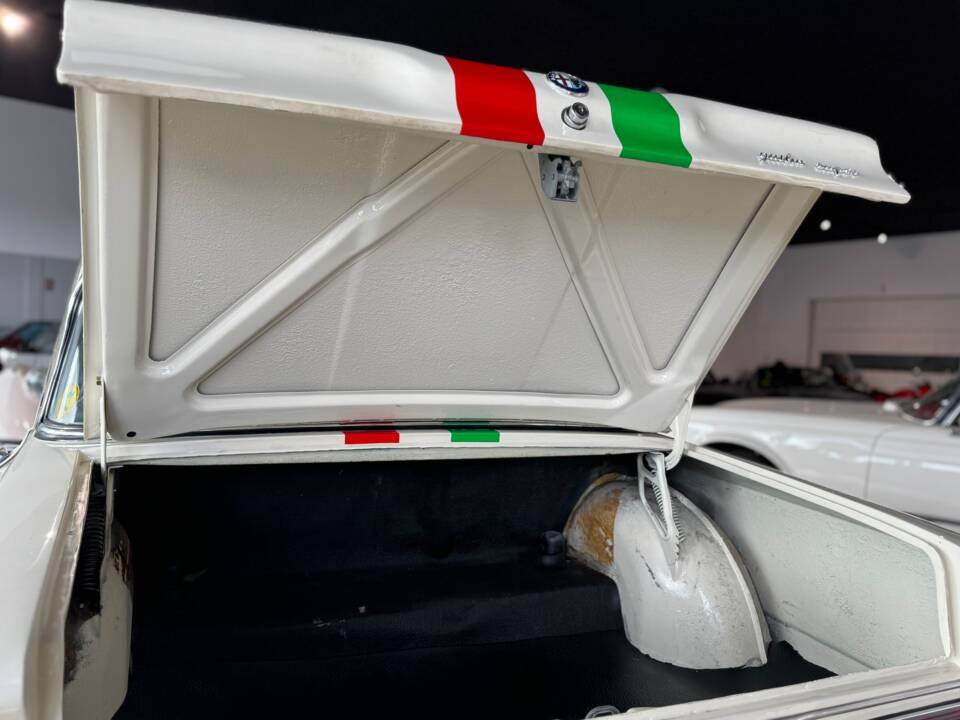 Image 13/47 of Alfa Romeo Giulia 1600 TI (1963)