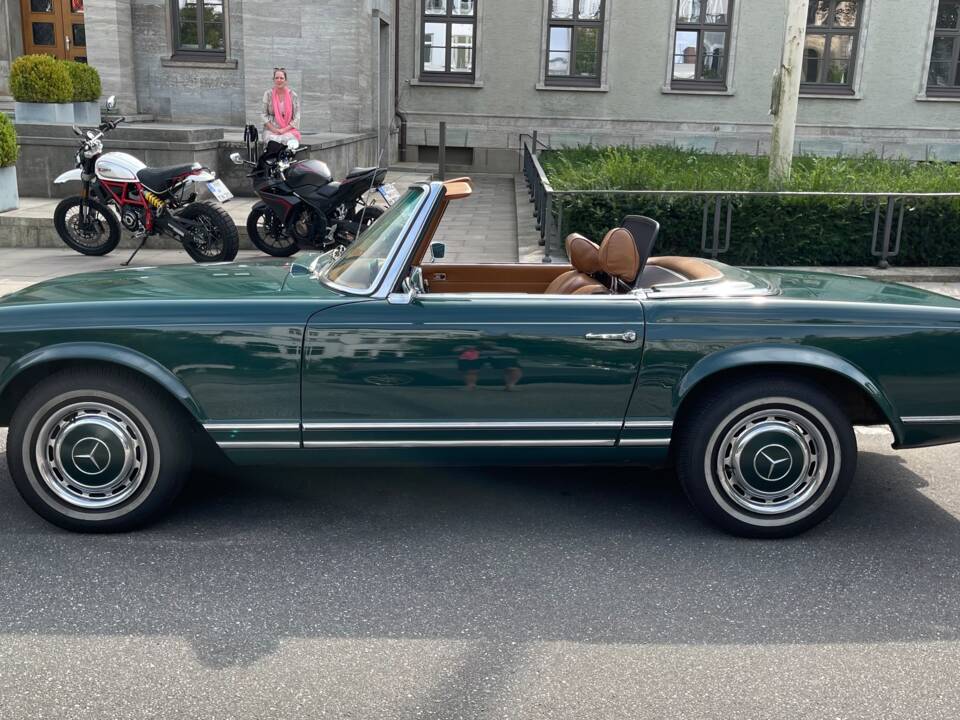 Afbeelding 22/69 van Mercedes-Benz 280 SL (1971)