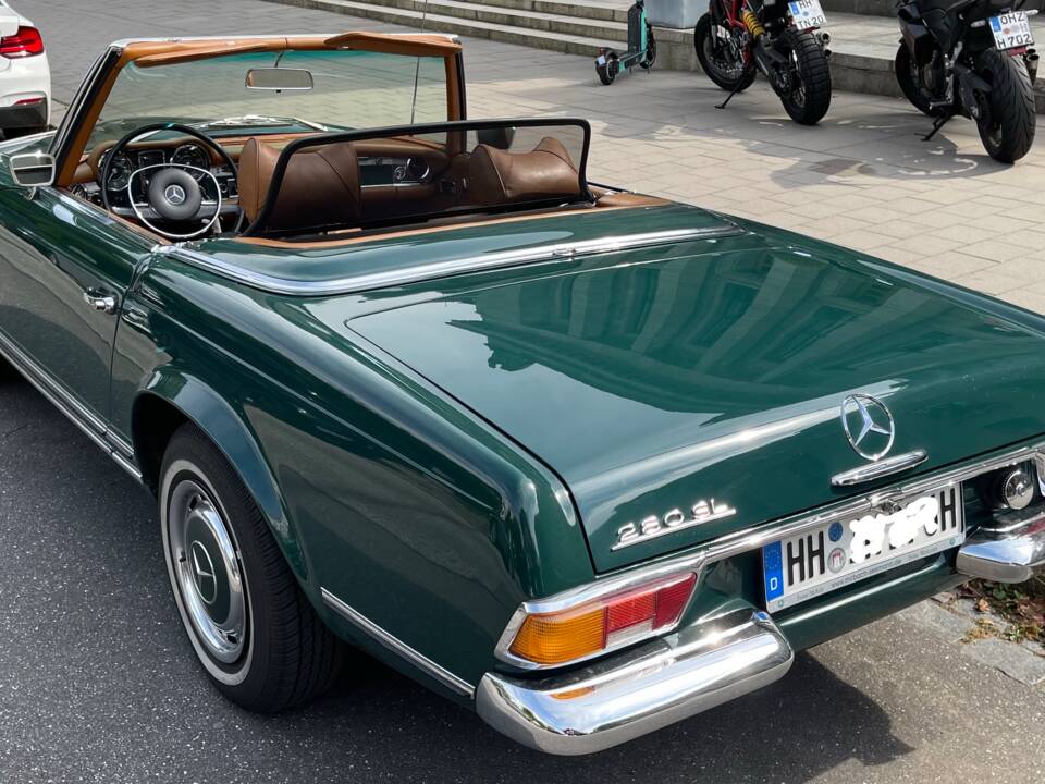 Afbeelding 23/69 van Mercedes-Benz 280 SL (1971)