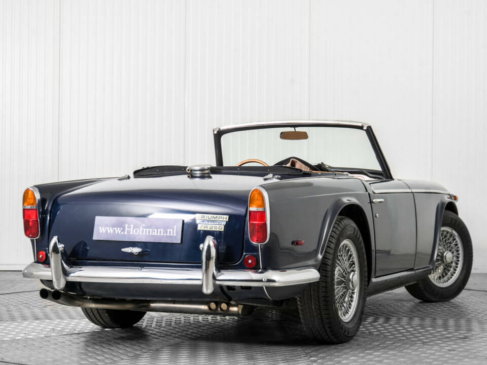 Image 39/50 de Triumph TR 250 (1968)