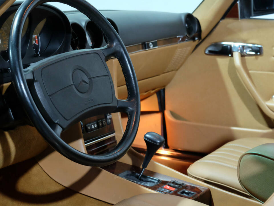 Bild 6/19 von Mercedes-Benz 560 SL (1988)