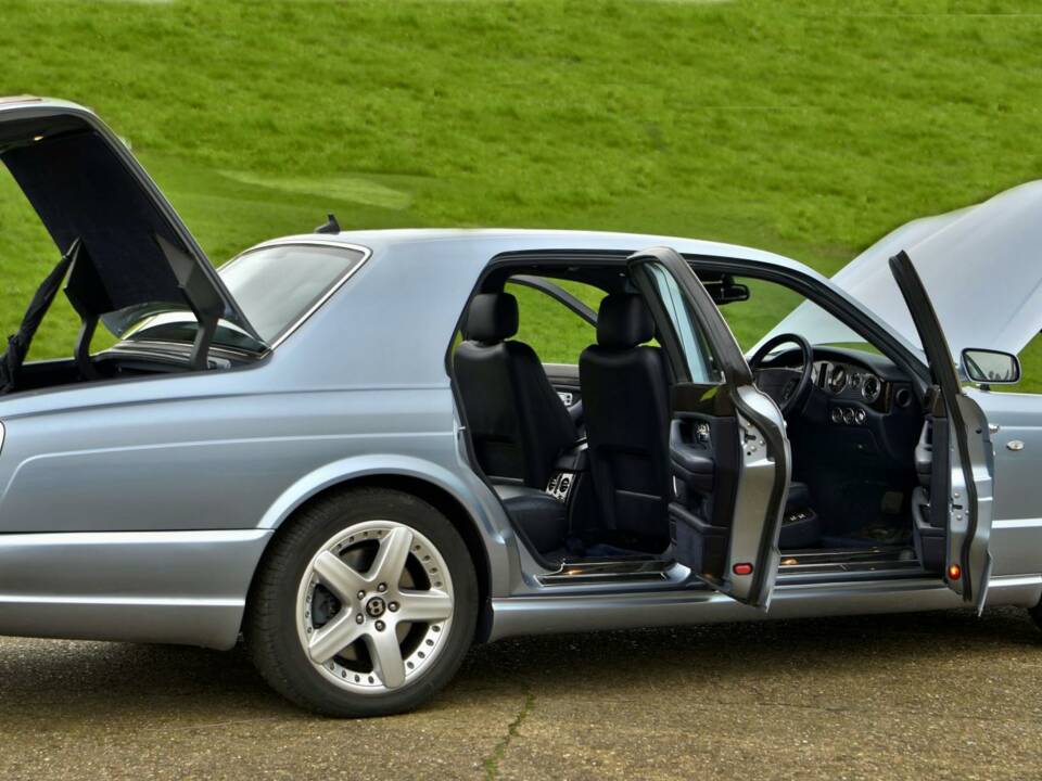 Afbeelding 16/49 van Bentley Arnage T 24 Mulliner (2003)