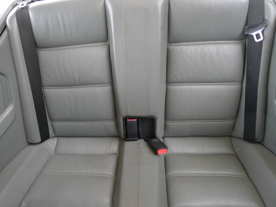 Image 33/37 of BMW 325i (1991)