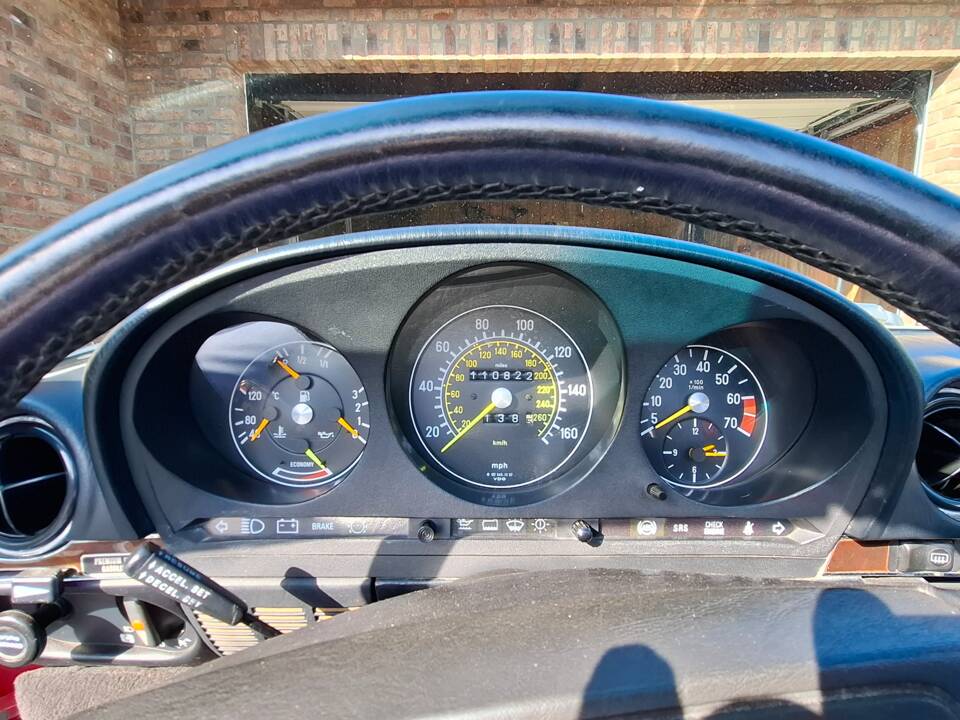 Image 13/13 of Mercedes-Benz 560 SL (1989)