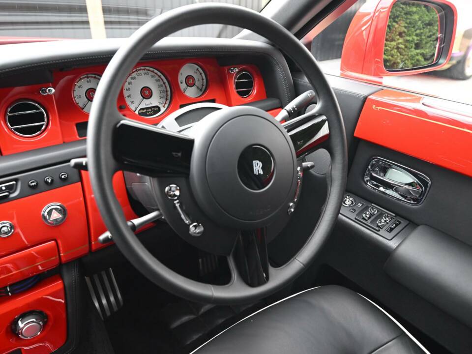 Image 39/50 of Rolls-Royce Phantom VII (2016)