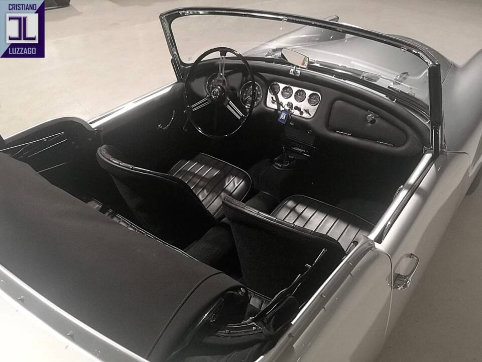 Image 21/37 of Daimler SP 250 (1960)