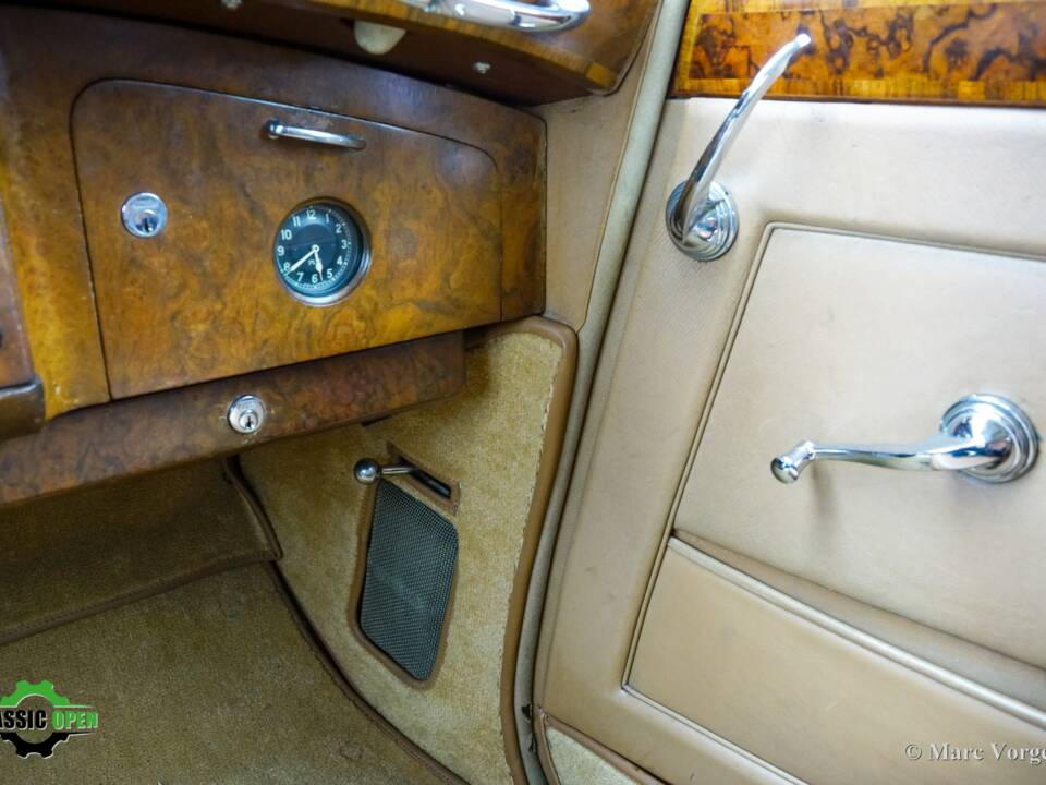 Image 14/46 of Bentley R-Type (1953)