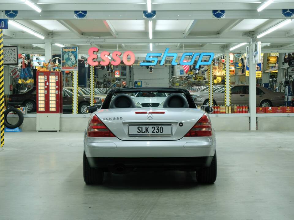 Immagine 41/50 di Mercedes-Benz SLK 230 Kompressor (1996)