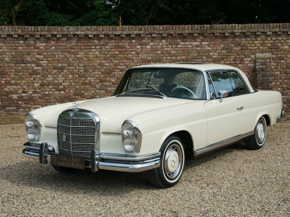 Image 38/50 de Mercedes-Benz 280 SE (1968)