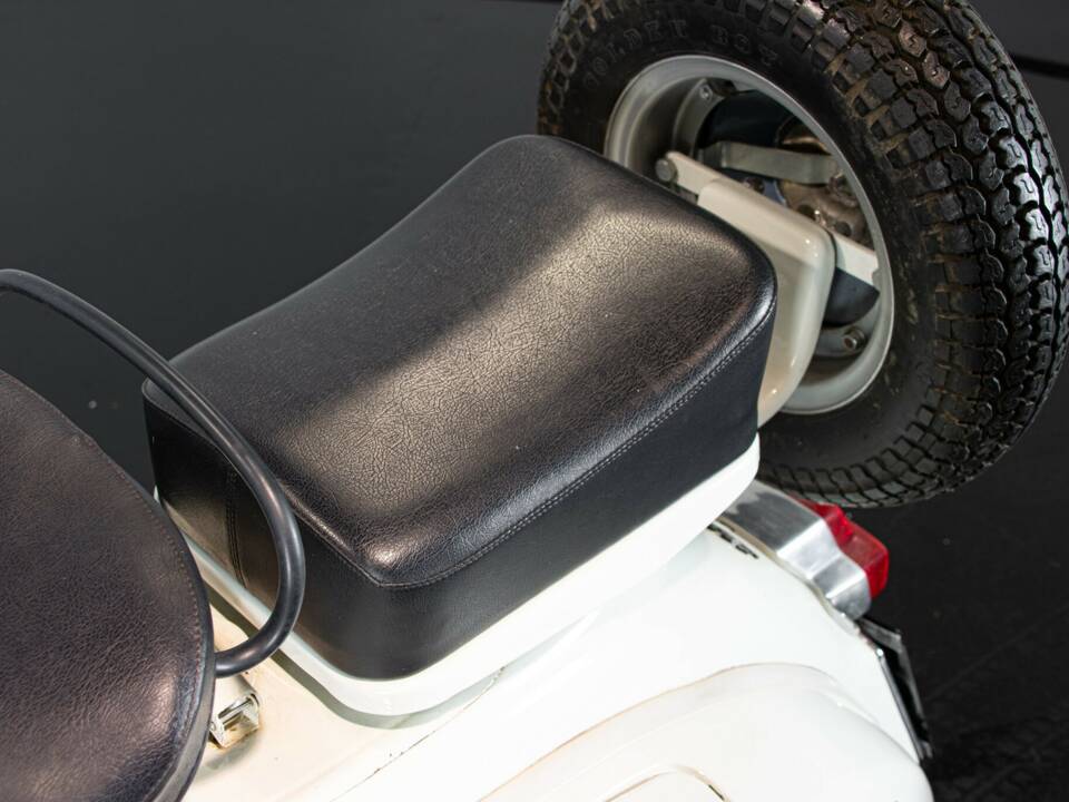 Image 46/50 of Piaggio Vespa 125 Super (1966)