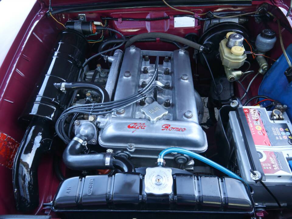 Obraz 38/50 pojazdu Alfa Romeo Giulia Nuova Super 1300 (1975)