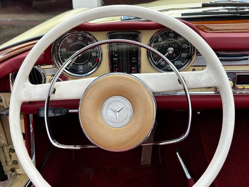 Image 7/7 of Mercedes-Benz 250 SL (1968)