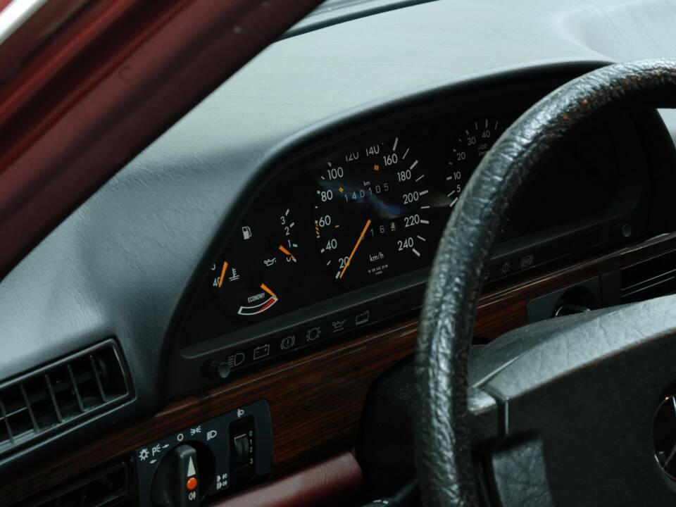 Bild 48/50 von Mercedes-Benz 260 SE (1990)
