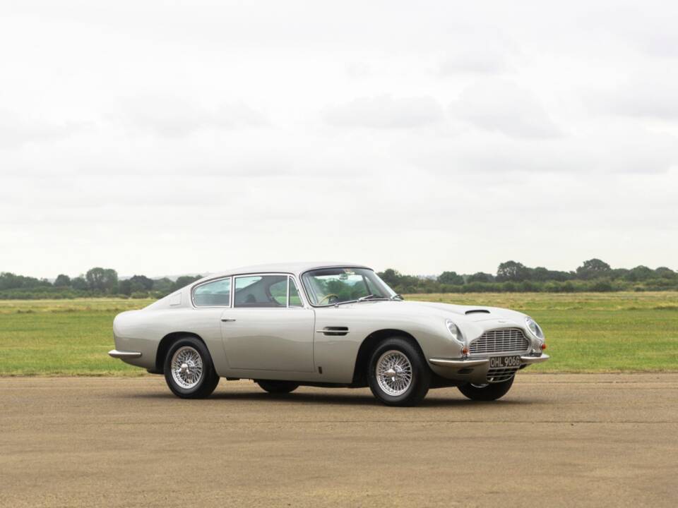 Image 1/23 of Aston Martin DB 6 (1969)