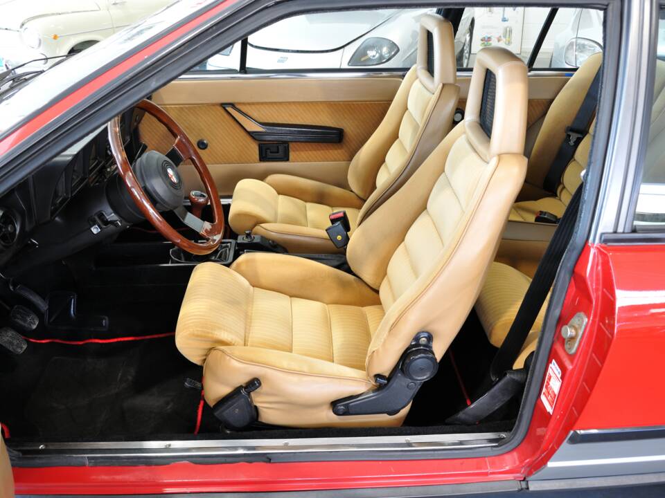 Bild 20/29 von Alfa Romeo GTV 2.0 (1984)