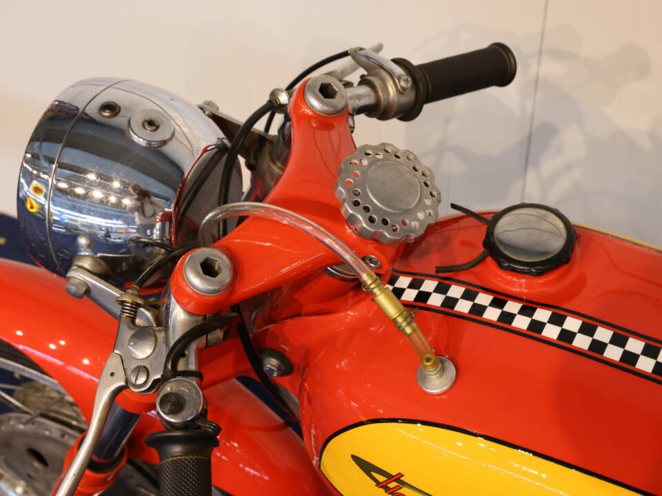 Image 24/27 of Aermacchi Ala Verde (1962)
