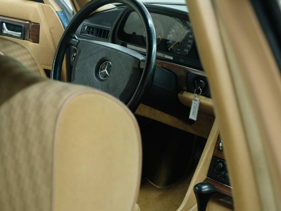 Bild 30/50 von Mercedes-Benz 280 SE (1983)