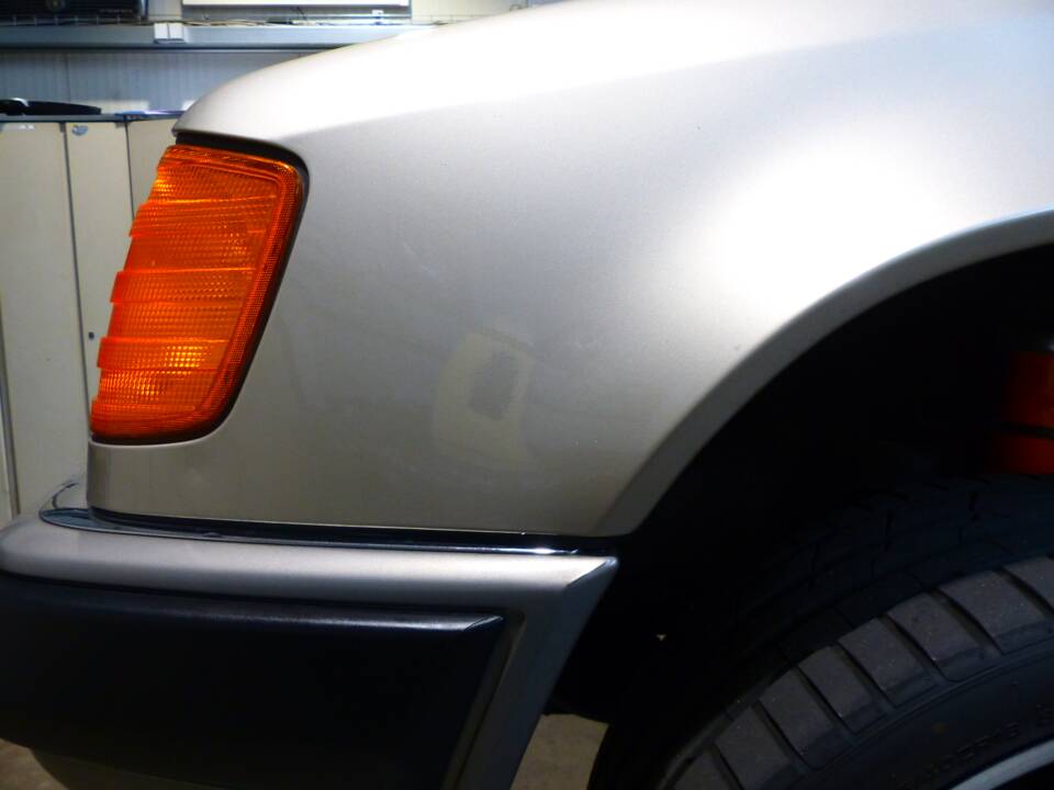 Immagine 64/73 di Mercedes-Benz 300 CE (1991)