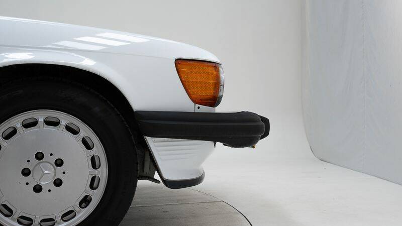 Image 12/15 of Mercedes-Benz 560 SL (1988)