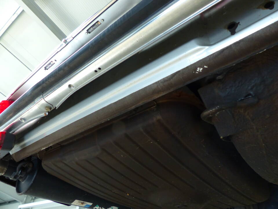 Image 62/63 of Mercedes-Benz 230&#x2F;6 (1974)