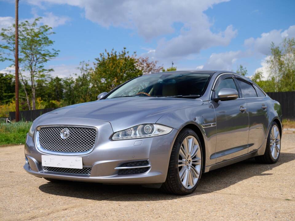 Bild 1/50 von Jaguar XJ 5.0 (2010)