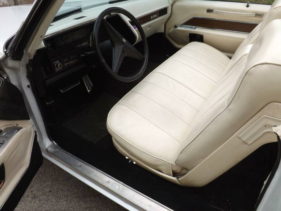 Immagine 11/50 di Cadillac DeVille Convertible (1969)