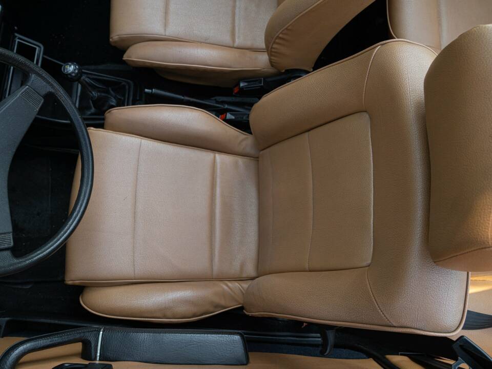 Image 38/50 of Volkswagen Golf I Cabrio GLi 1.8 (1983)