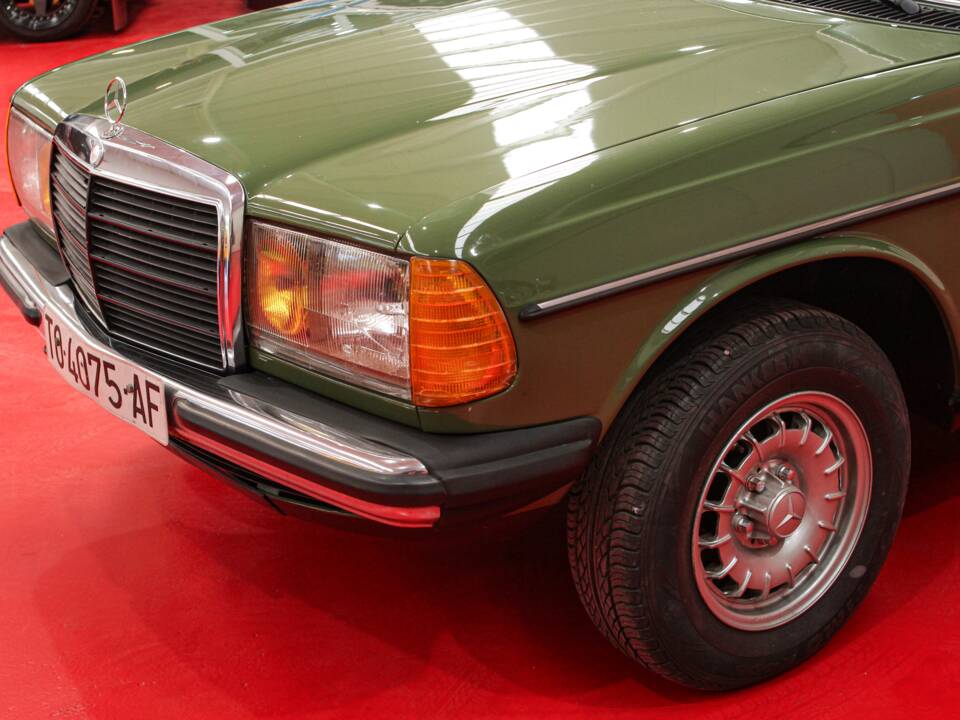 Bild 6/54 von Mercedes-Benz 250 T (1979)