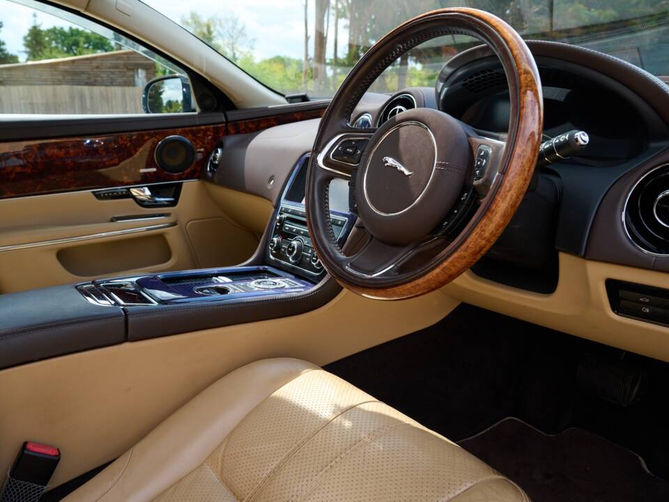 Bild 4/50 von Jaguar XJ 5.0 (2010)