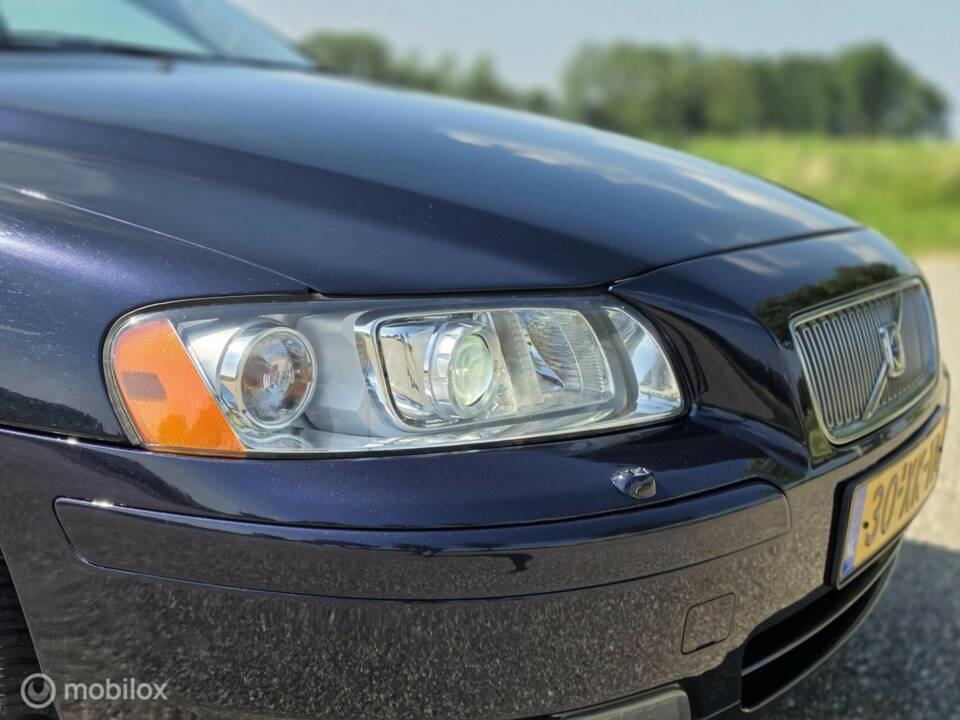 Image 14/29 de Volvo V 70 2.4 (2007)