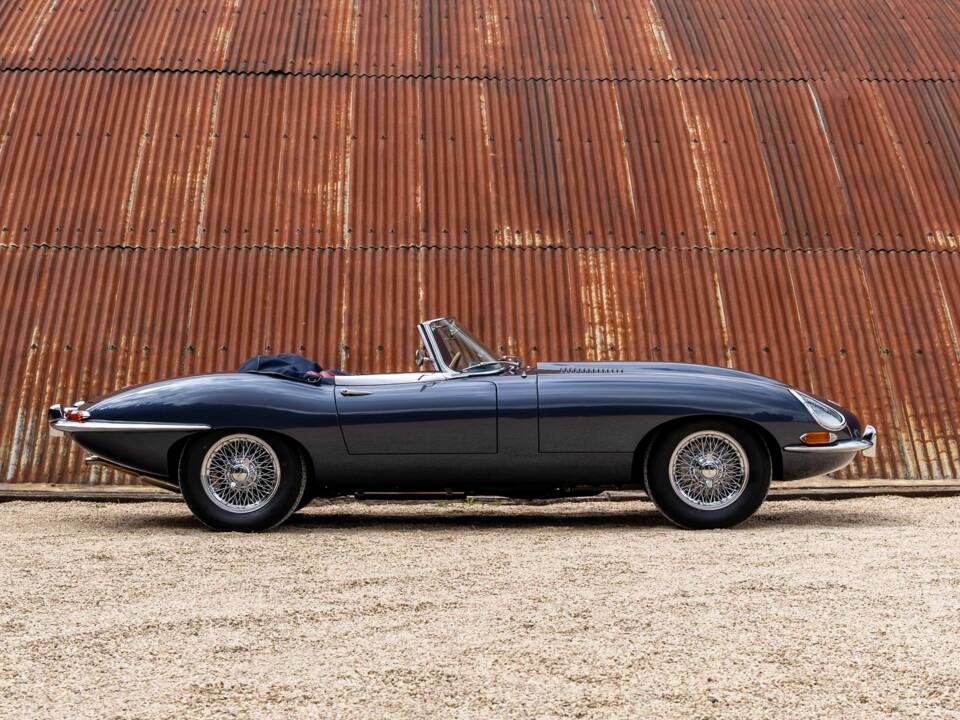 Image 8/27 of Jaguar Type E 4.2 (1965)