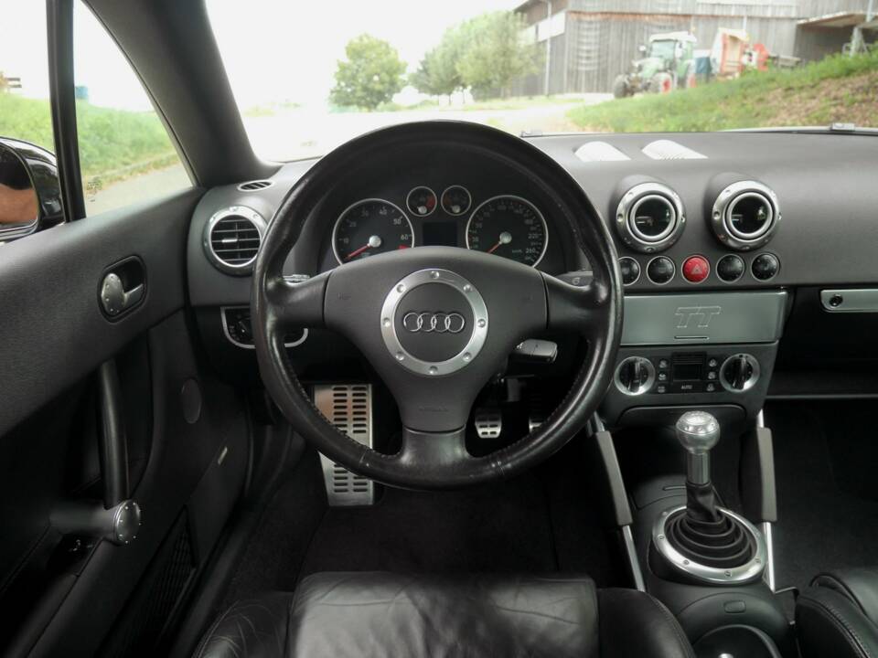 Image 20/35 of Audi TT 3.2 quattro (2004)