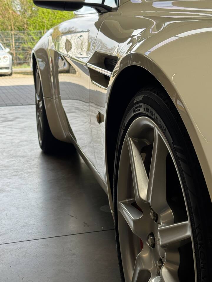 Image 17/25 of Aston Martin V8 Vantage (2007)