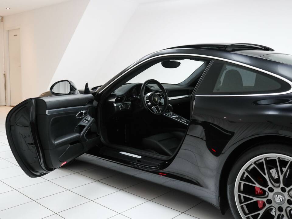 Immagine 4/17 di Porsche 911 Carrera S (2016)