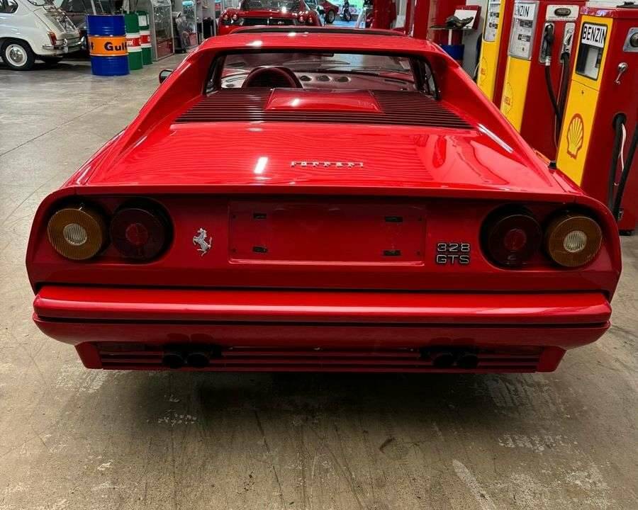 Image 18/20 of Ferrari 328 GTB (1988)