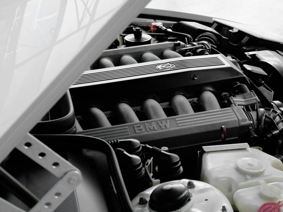 Bild 34/45 von BMW 850i (1990)