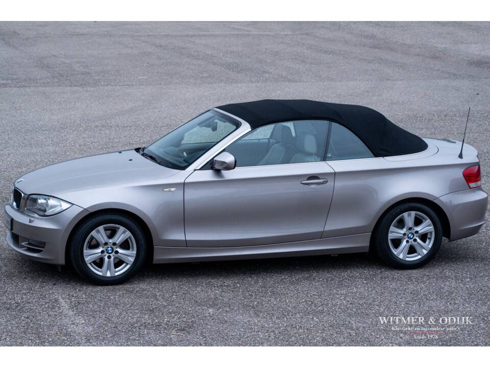 Image 1/33 de BMW 118i (2010)