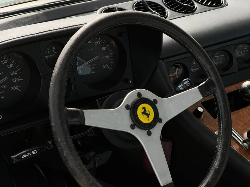 Bild 12/54 von Ferrari 365 GT4 2+2 (1975)