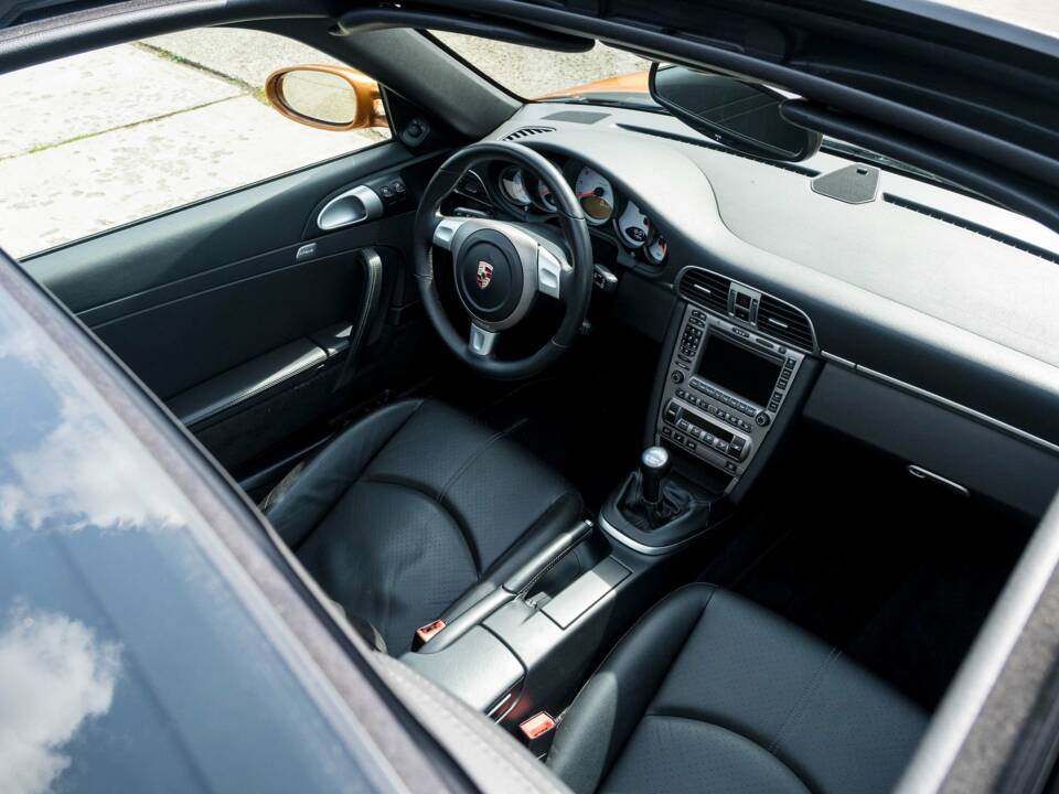 Image 16/34 de Porsche 911 Targa 4S (2008)