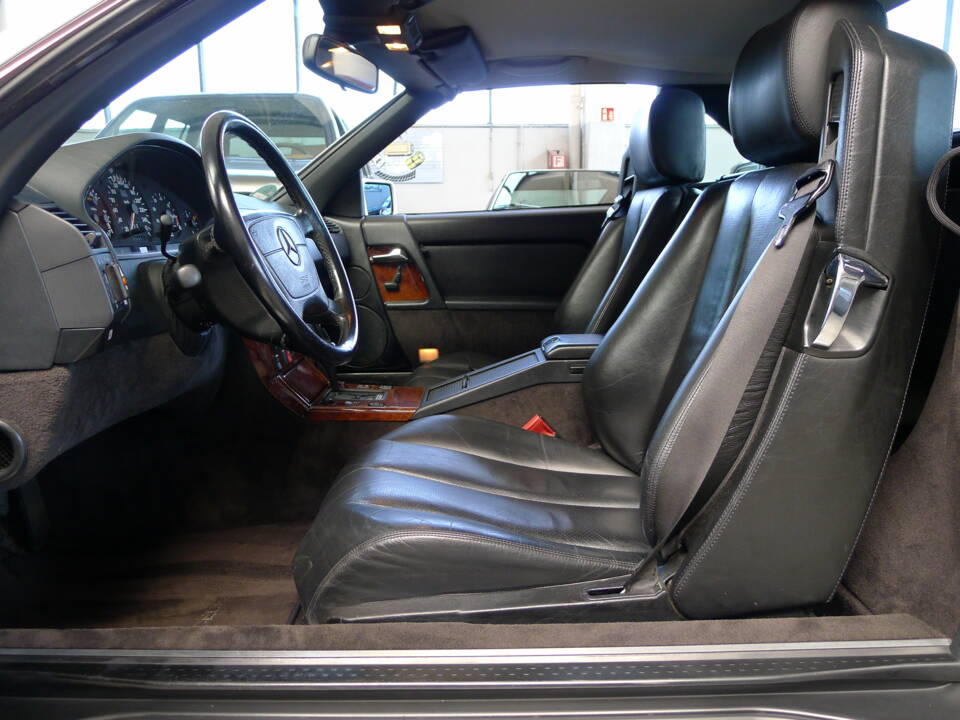 Image 34/47 of Mercedes-Benz 500 SL (1992)
