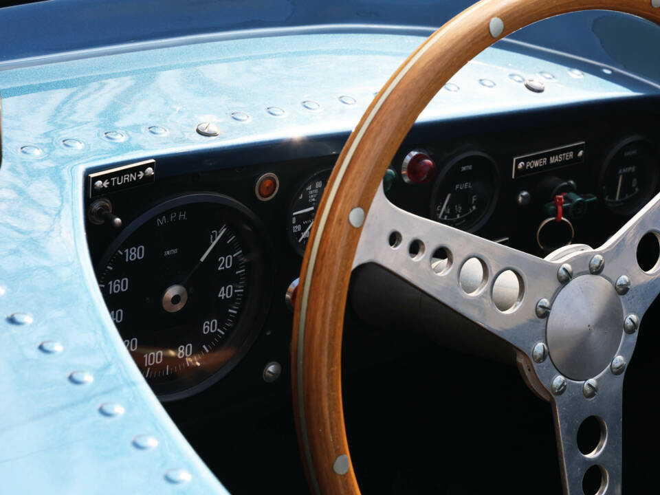 Image 51/60 of Jaguar D-Type (1967)