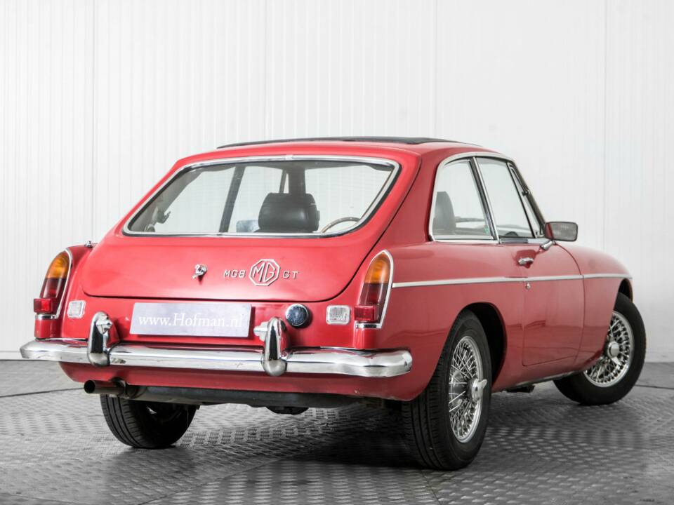 Image 41/50 of MG MGB GT (1967)
