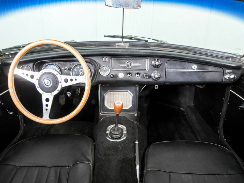 Immagine 7/50 di MG MGB (1965)